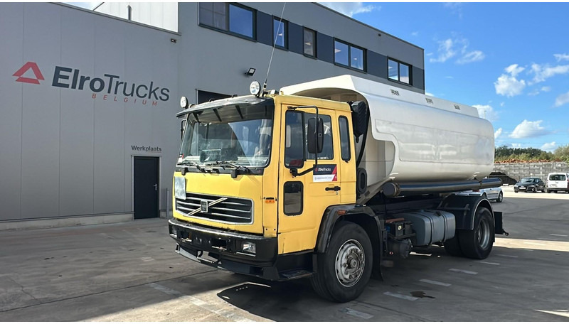 Volvo FL 6-18 (12400 LITERS / 3 COMPARTIMENTS / EURO 2 / STEEL SUSP. / LAMES) - Tankbil: bild 1 Volvo FL 6-18 (12400 LITERS / 3 COMPARTIMENTS / EURO 2 / STEEL SUSP. / LAMES) - Tankbil: bild 1