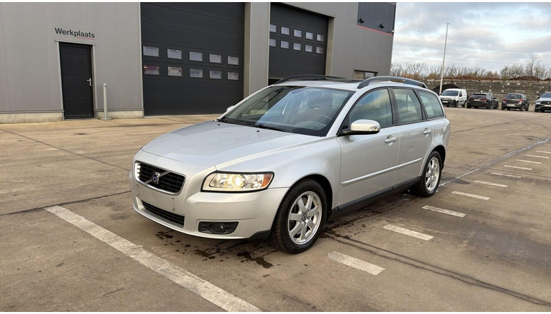 Volvo V50 (BELGIAN CAR / AIRCO / AUTOMATIC GEARBOX / EURO 5) - Personbil: bild 1 Volvo V50 (BELGIAN CAR / AIRCO / AUTOMATIC GEARBOX / EURO 5) - Personbil: bild 1