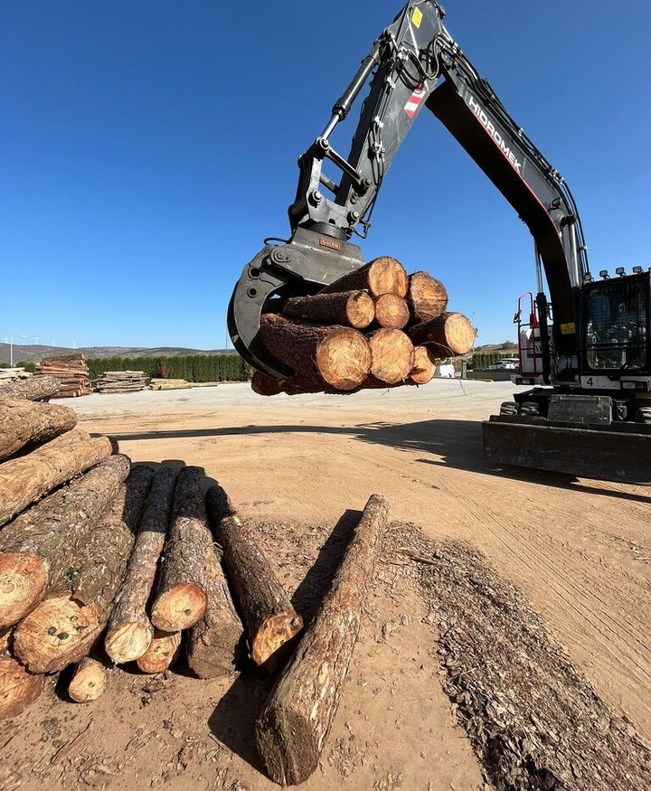 Hyundai R220 Log Grapple - Gripklo: bild 2 Hyundai R220 Log Grapple - Gripklo: bild 2