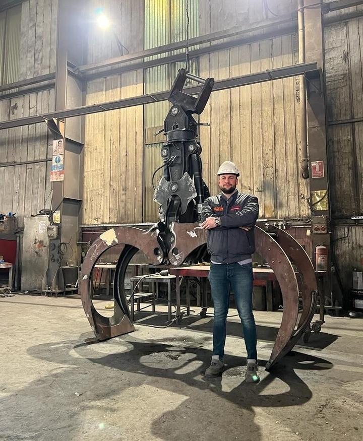 Hyundai R220 Log Grapple - Gripklo: bild 5 Hyundai R220 Log Grapple - Gripklo: bild 5