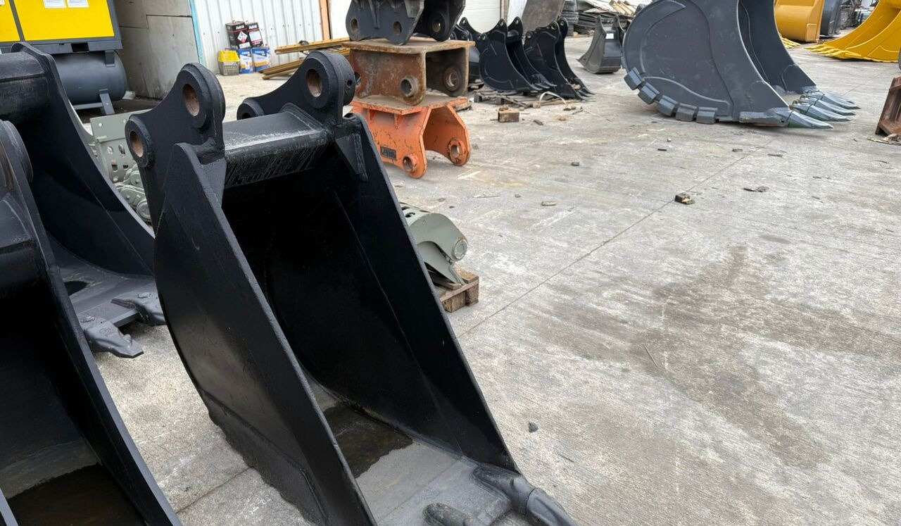 Komatsu PC200 Channel Bucket - Grävmaskinsskopa: bild 1 Komatsu PC200 Channel Bucket - Grävmaskinsskopa: bild 1