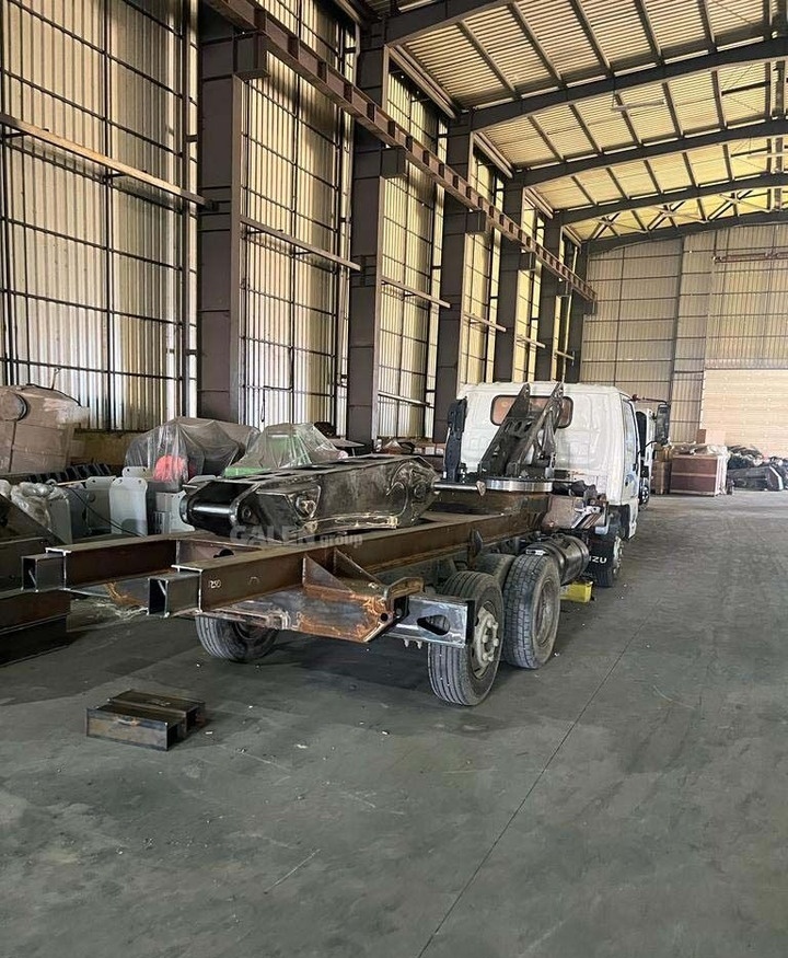 New Knuckle Crane Boom - Lyftkran: bild 1 New Knuckle Crane Boom - Lyftkran: bild 1