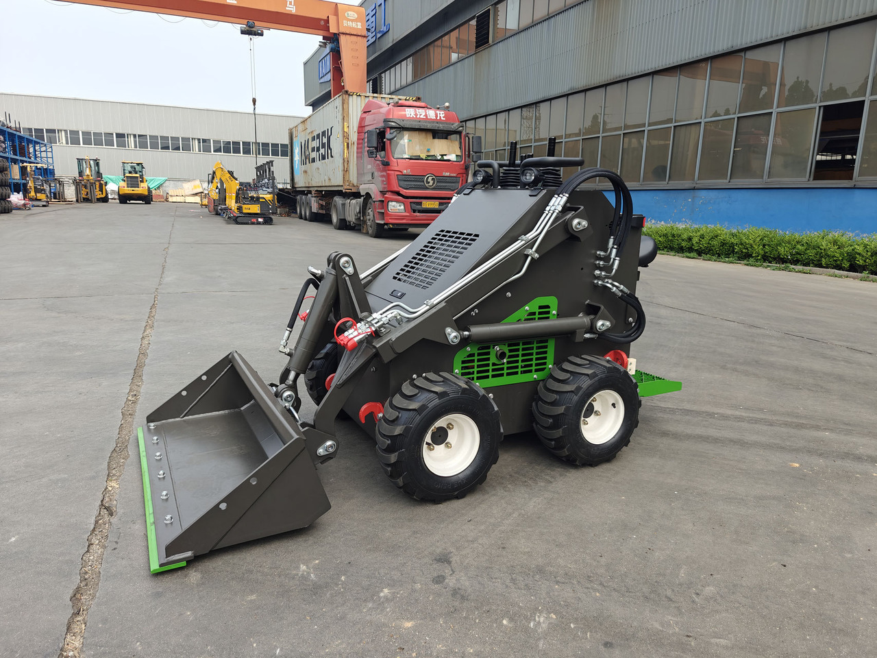 WCM-SL380 - Kompaktlastare/ Slirstyrda lastare: bild 3 WCM-SL380 - Kompaktlastare/ Slirstyrda lastare: bild 3