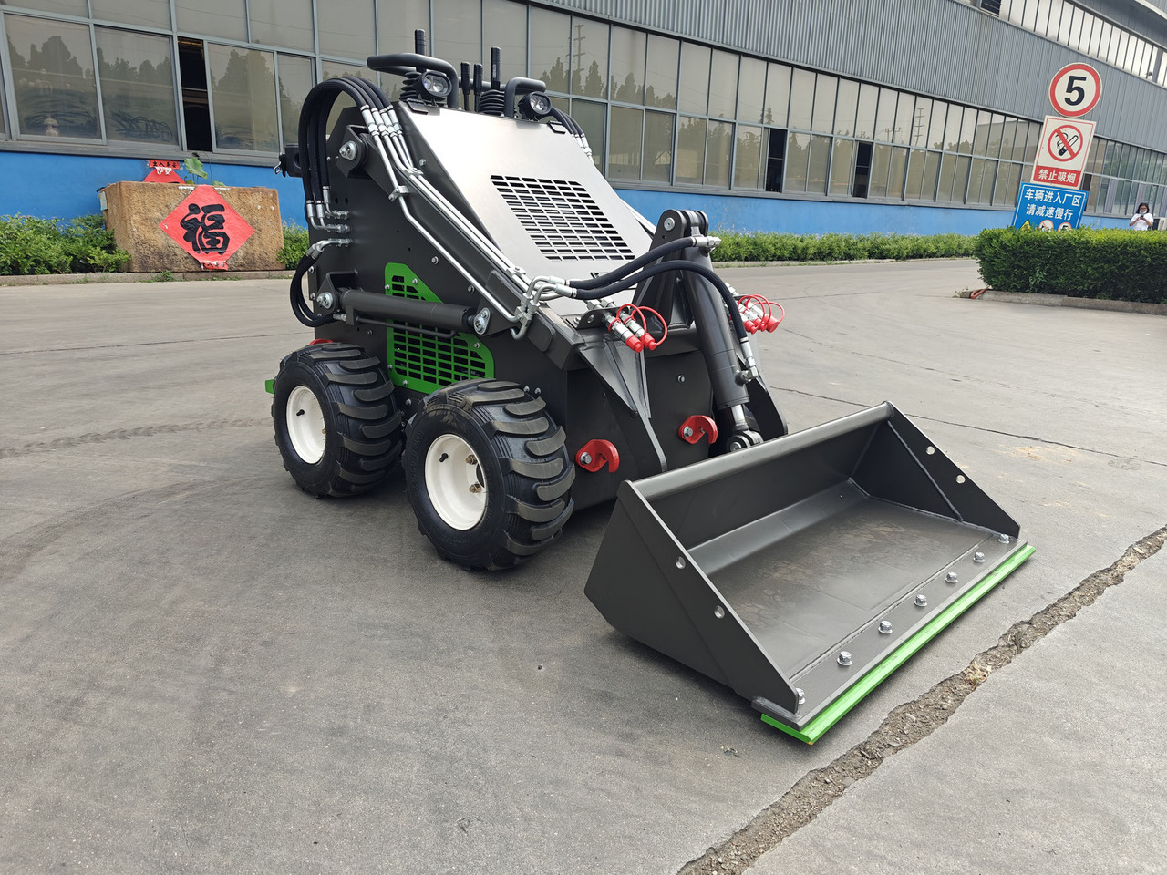 WCM-SL380 - Kompaktlastare/ Slirstyrda lastare: bild 5 WCM-SL380 - Kompaktlastare/ Slirstyrda lastare: bild 5