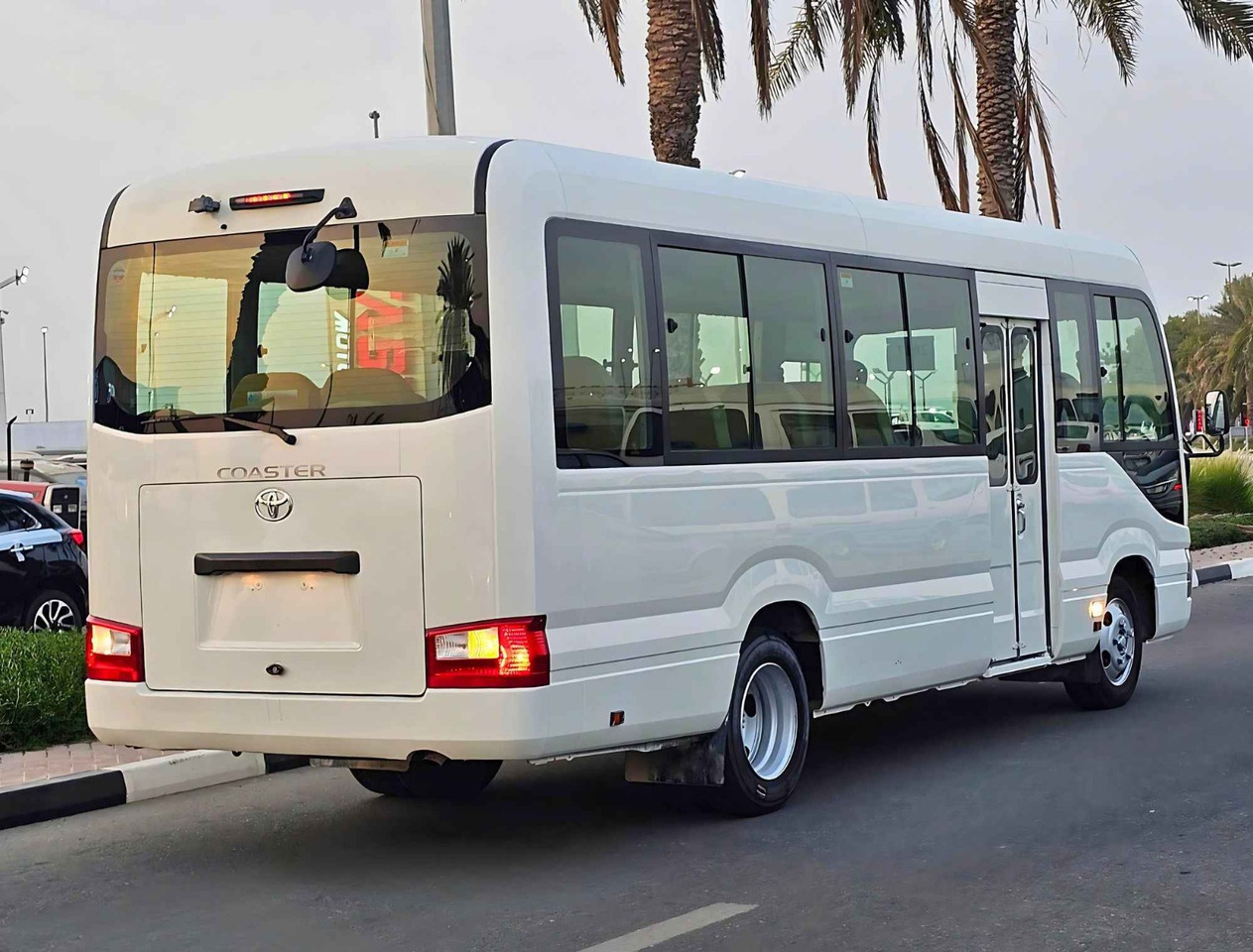 TOYOTA Coaster ... 30 places - Climatisé - Minibuss, Persontransport: bild 2 TOYOTA Coaster ... 30 places - Climatisé - Minibuss, Persontransport: bild 2