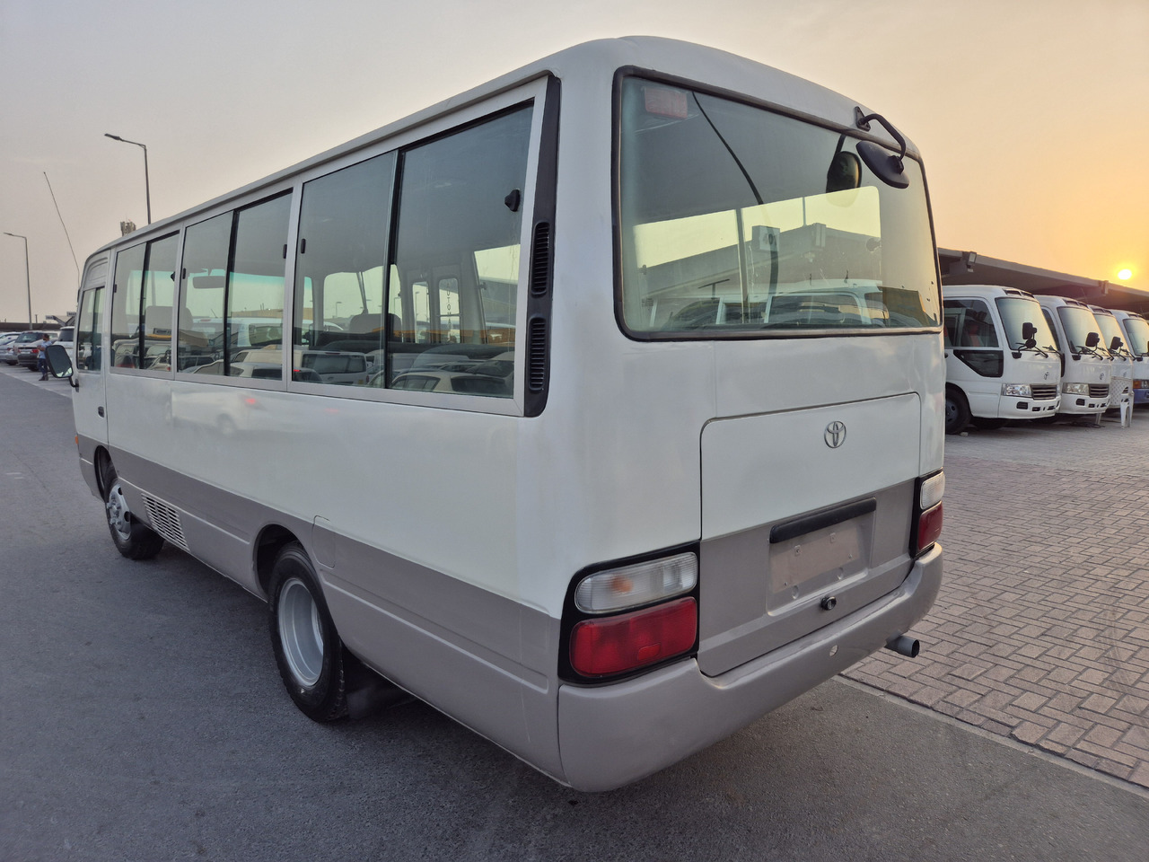 TOYOTA Coaster ... Nos bus -Originaires TOYOTA ...pas Chinois... T72 ... - Minibuss, Persontransport: bild 3 TOYOTA Coaster ... Nos bus -Originaires TOYOTA ...pas Chinois... T72 ... - Minibuss, Persontransport: bild 3