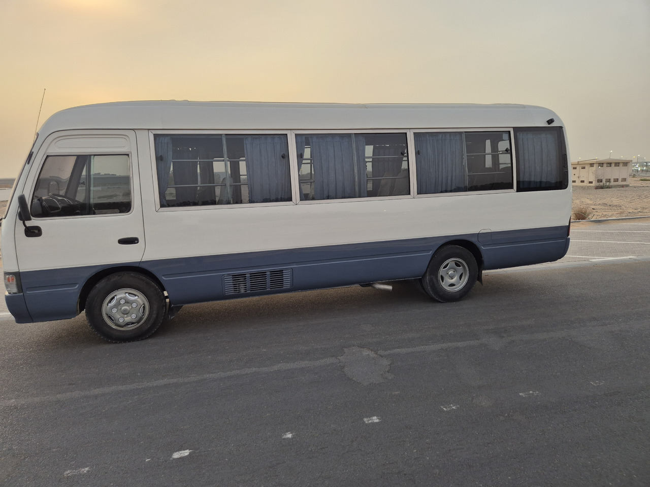 Toyota Coaster ... 30 places - climatisé - Minibuss, Persontransport: bild 3 Toyota Coaster ... 30 places - climatisé - Minibuss, Persontransport: bild 3