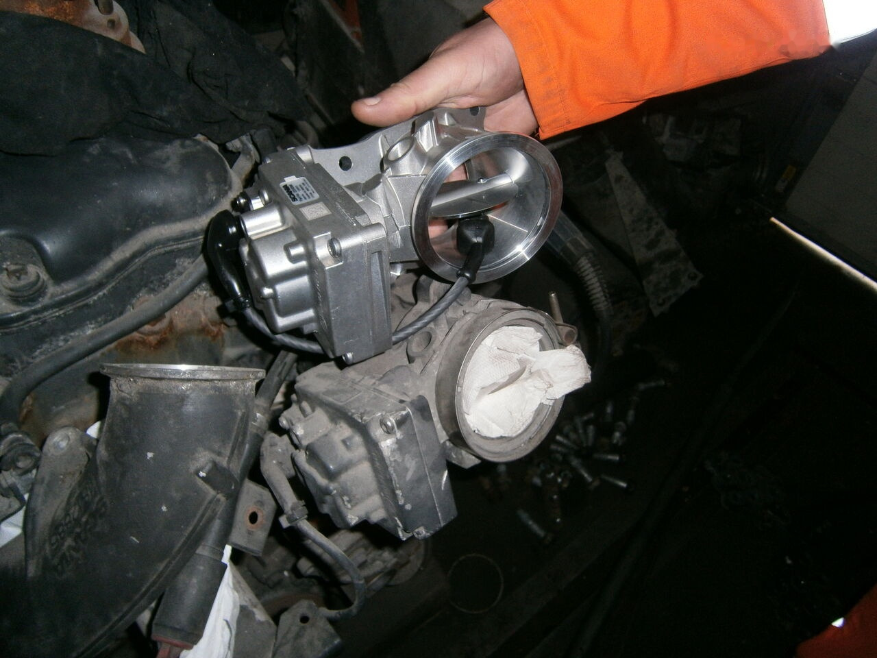 Scania S R N G truck - Insugsgrenrör för Lastbil: bild 2 Scania S R N G truck - Insugsgrenrör för Lastbil: bild 2