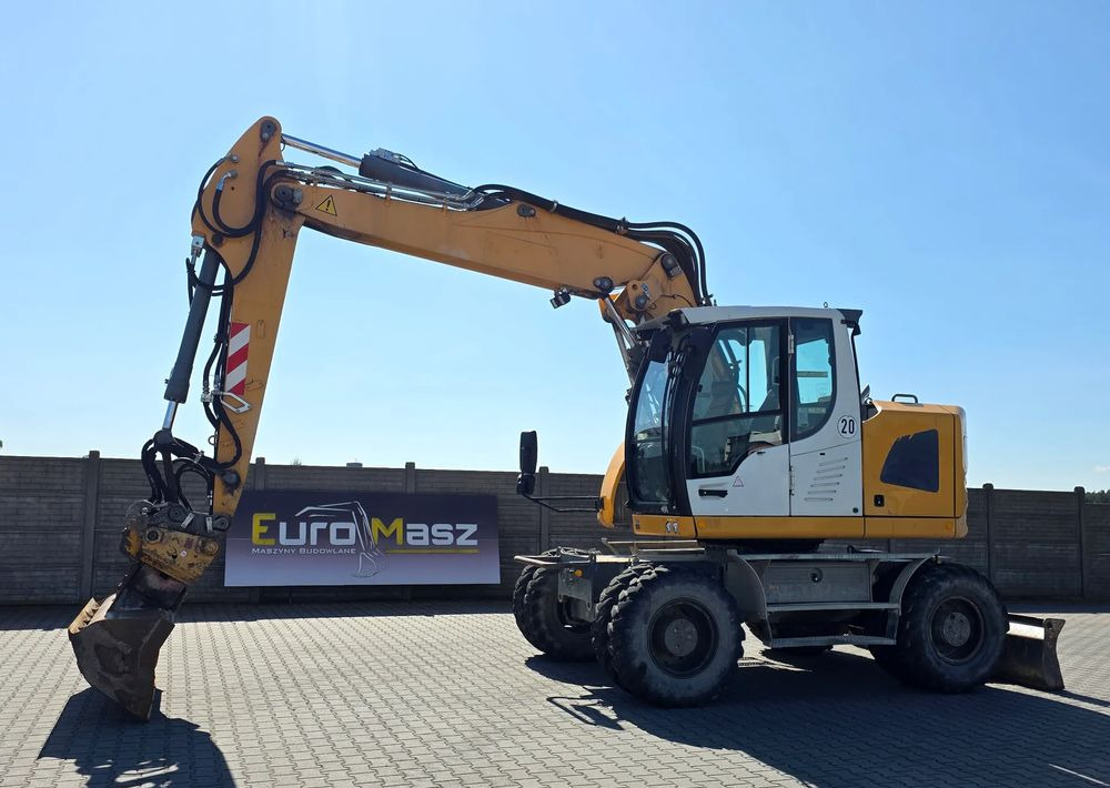 Liebherr A918 COMPACT, 2014 ROK, SW 48 LIKUFIX szybkozłącze - Grävmaskin på däck: bild 1 Liebherr A918 COMPACT, 2014 ROK, SW 48 LIKUFIX szybkozłącze - Grävmaskin på däck: bild 1