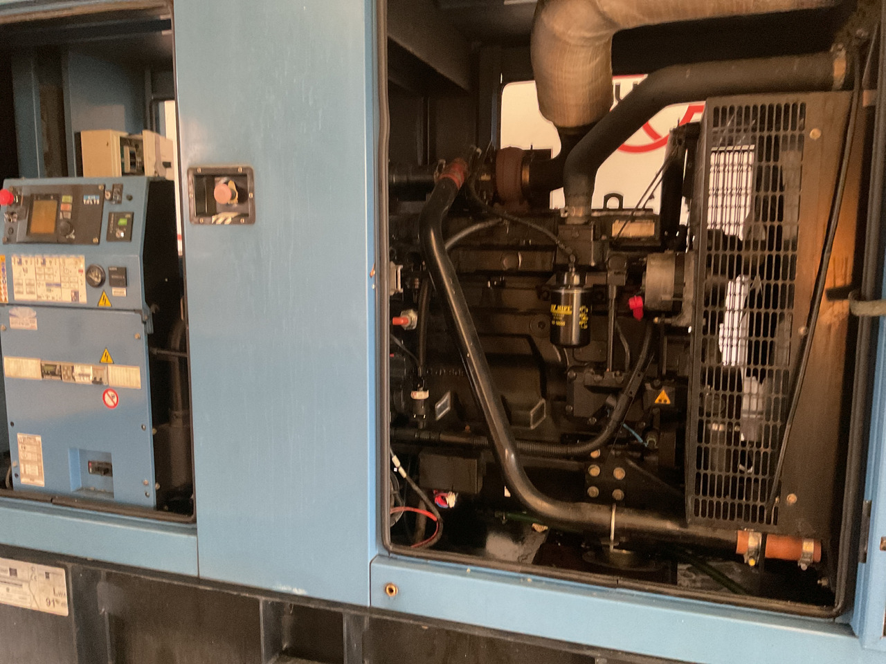 John Deere 6068, SDMO, 165KVA generatorset. Like brand new. And with hudge diesel tank! - Elgenerator: bild 3 John Deere 6068, SDMO, 165KVA generatorset. Like brand new. And with hudge diesel tank! - Elgenerator: bild 3