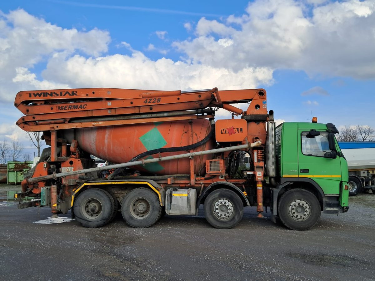 VOLVO FM 84R 440 SERMAC 4Z28 - Betongbil med pump: bild 1 VOLVO FM 84R 440 SERMAC 4Z28 - Betongbil med pump: bild 1