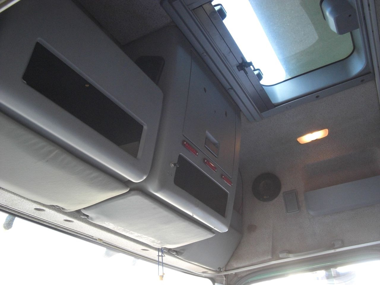 Lastbil med skåp Mercedes-Benz 823L: bild 16 Lastbil med skåp Mercedes-Benz 823L: bild 16