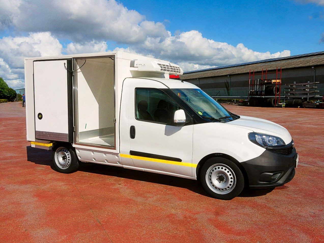 Fiat DOBLO 1.6 KUHLKOFFER THERMOKING MT A/C - Kylbil: bild 3 Fiat DOBLO 1.6 KUHLKOFFER THERMOKING MT A/C - Kylbil: bild 3