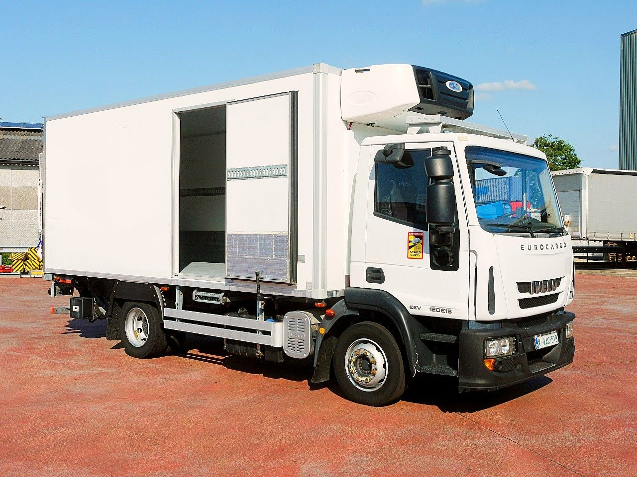 Iveco 120E18 EUROCARGO KUHLKOFFER CARRIER SUPRA 550 - Kylbil lastbil: bild 3 Iveco 120E18 EUROCARGO KUHLKOFFER CARRIER SUPRA 550 - Kylbil lastbil: bild 3