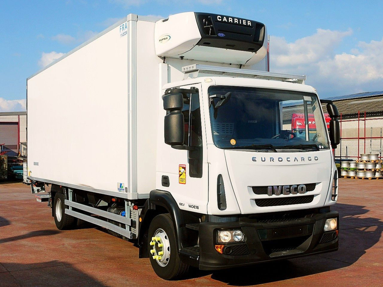 Iveco 140E18 FLEISH KUHLKOFFER CARRIER SUPRA 550 LBW Iveco 140E18 FLEISH KUHLKOFFER CARRIER SUPRA 550 LBW - Kylbil lastbil: bild 2 Iveco 140E18 FLEISH KUHLKOFFER CARRIER SUPRA 550 LBW Iveco 140E18 FLEISH KUHLKOFFER CARRIER SUPRA 550 LBW - Kylbil lastbil: bild 2