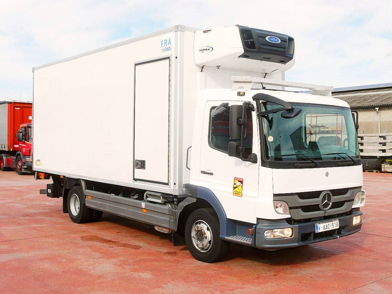 Mercedes-Benz 1018 ATEGO KUHLKOFFER CARRIER SUPRA 550 LBW - Kylbil lastbil: bild 2 Mercedes-Benz 1018 ATEGO KUHLKOFFER CARRIER SUPRA 550 LBW - Kylbil lastbil: bild 2