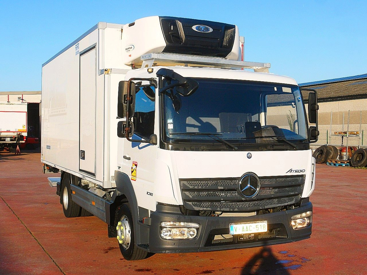 Mercedes-Benz 1018 ATEGO KUHLKOFFER CARRIER SUPRA 750MT LBW - Kylbil lastbil: bild 1 Mercedes-Benz 1018 ATEGO KUHLKOFFER CARRIER SUPRA 750MT LBW - Kylbil lastbil: bild 1
