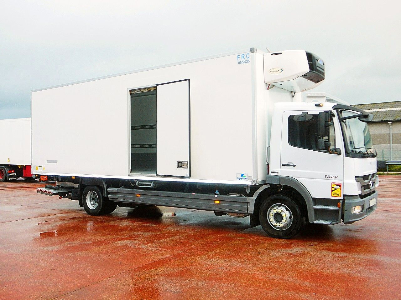 Mercedes-Benz 1322 ATEGO KUHLKOFFER CARRIER SUPRA 850 A/C LUFT - Kylbil lastbil: bild 3 Mercedes-Benz 1322 ATEGO KUHLKOFFER CARRIER SUPRA 850 A/C LUFT - Kylbil lastbil: bild 3