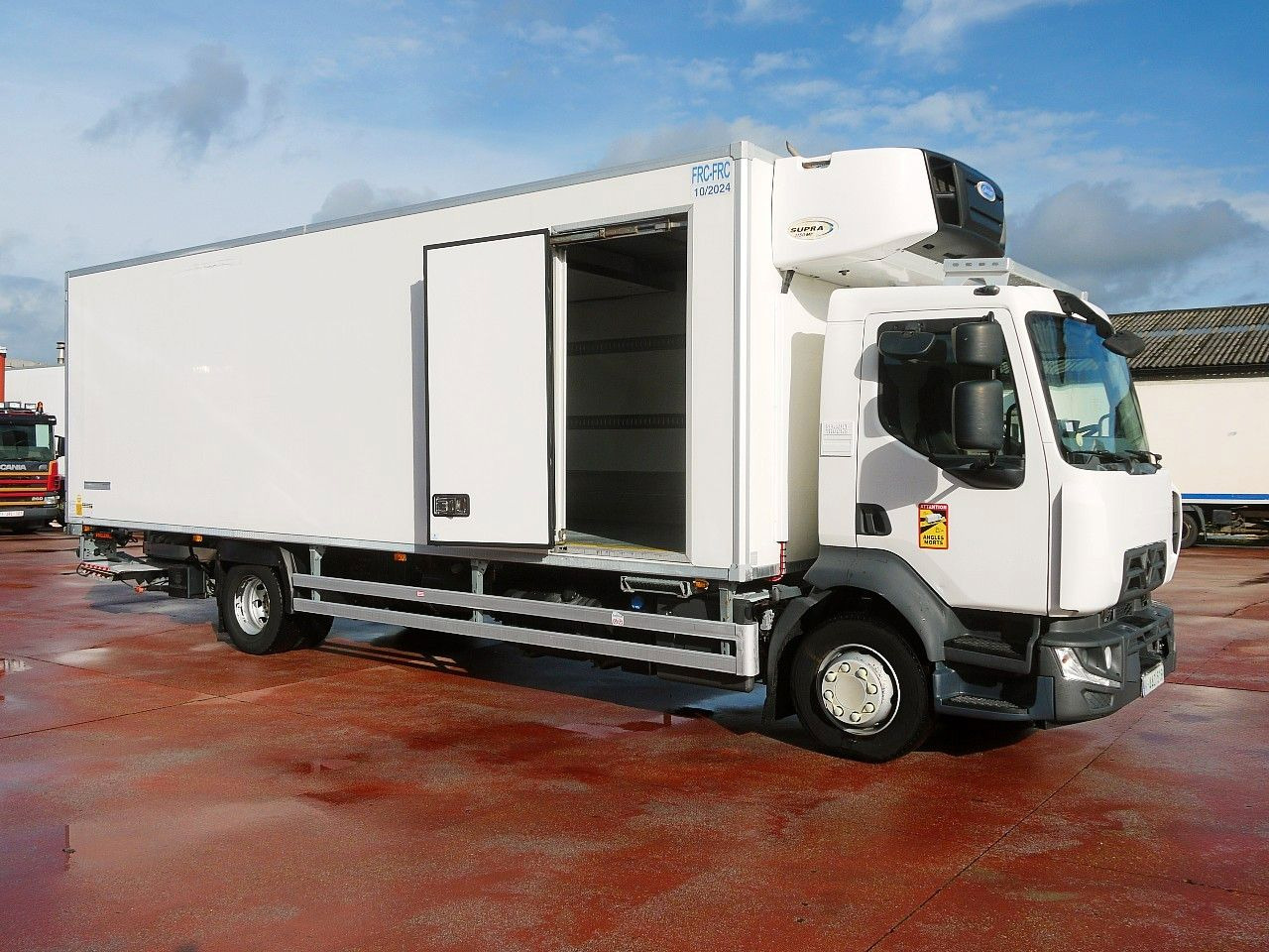 Renault D 16.250 KUHLKOFFER CARRIER SUPRA 1150MT A/C - Kylbil lastbil: bild 3 Renault D 16.250 KUHLKOFFER CARRIER SUPRA 1150MT A/C - Kylbil lastbil: bild 3