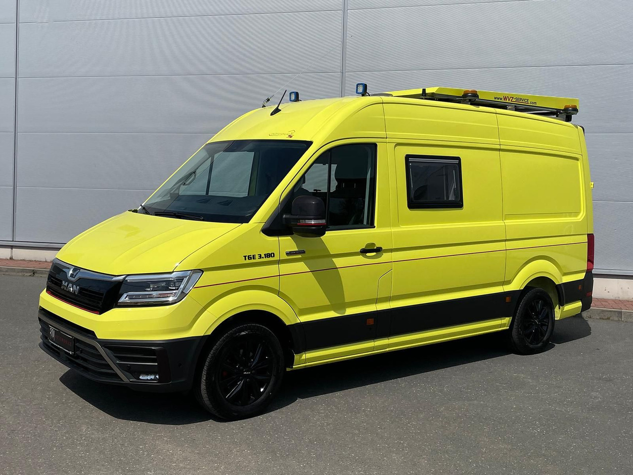 MAN TGE 3.180 L3H3 IndividualS BF3 + BEGLEITFAHRZEUG - Personbil: bild 1 MAN TGE 3.180 L3H3 IndividualS BF3 + BEGLEITFAHRZEUG - Personbil: bild 1