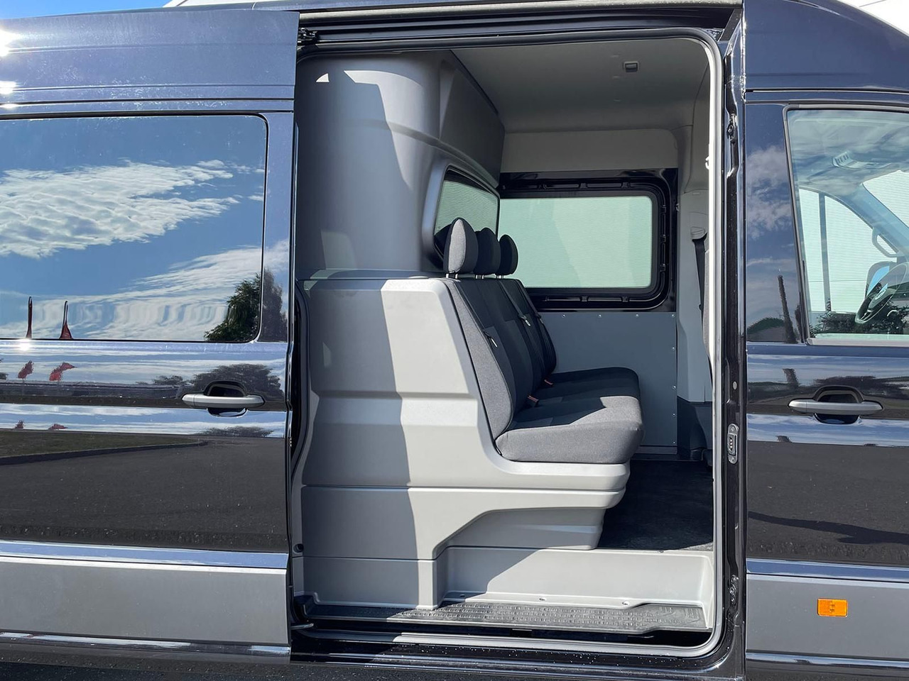 Volkswagen Crafter 35 Kasten PLUS L4H3 6SITZE MIXTO NAV AHK - Skåpbil, Dubbelhytt transportbil: bild 1 Volkswagen Crafter 35 Kasten PLUS L4H3 6SITZE MIXTO NAV AHK - Skåpbil, Dubbelhytt transportbil: bild 1