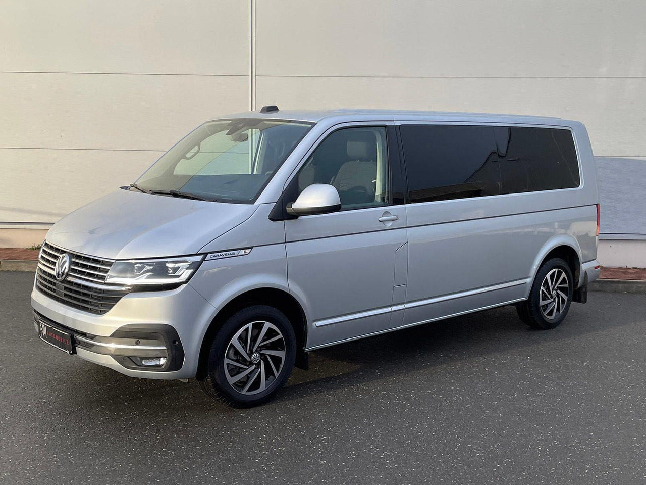 Volkswagen T6.1 Caravelle Comfortl LR 4M NAV el. Trittstufe - Minibuss, Persontransport: bild 1 Volkswagen T6.1 Caravelle Comfortl LR 4M NAV el. Trittstufe - Minibuss, Persontransport: bild 1
