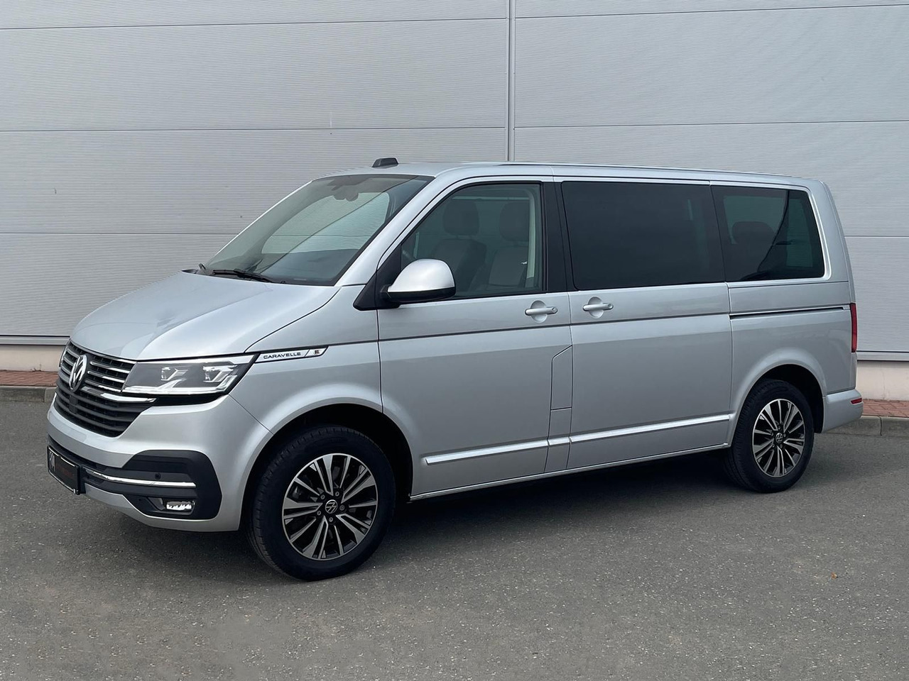 Volkswagen T6.1 Caravelle Highline STANDHZ NAVI LEDER PDC - Persontransport: bild 1 Volkswagen T6.1 Caravelle Highline STANDHZ NAVI LEDER PDC - Persontransport: bild 1