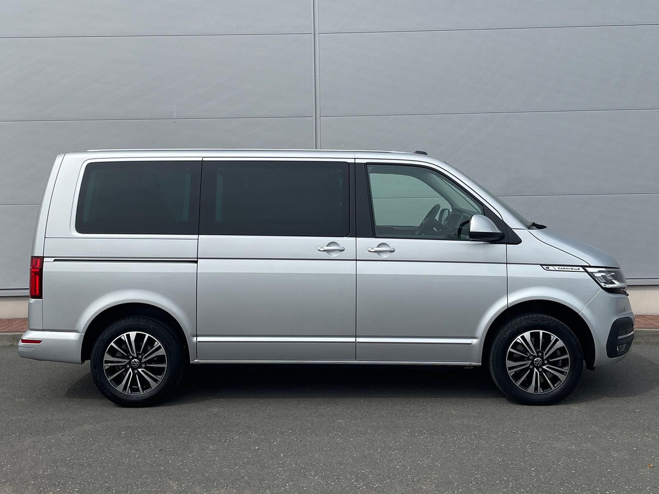 Volkswagen T6.1 Caravelle Highline STANDHZ NAVI LEDER PDC - Persontransport: bild 5 Volkswagen T6.1 Caravelle Highline STANDHZ NAVI LEDER PDC - Persontransport: bild 5