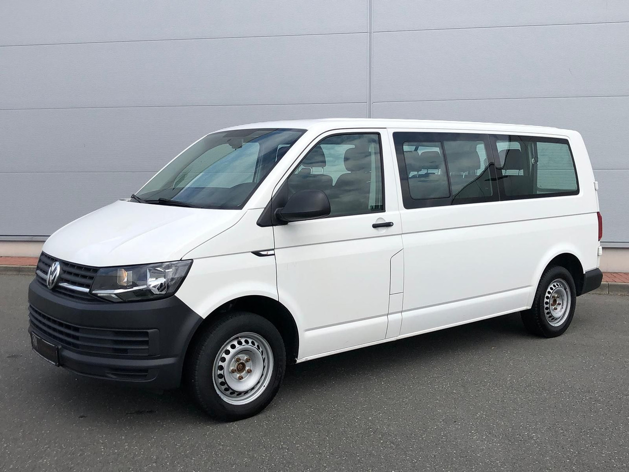 Volkswagen T6 Transporter 2.0 TDI Kombi lang 9-SITZE TEMP - Kombi: bild 1 Volkswagen T6 Transporter 2.0 TDI Kombi lang 9-SITZE TEMP - Kombi: bild 1