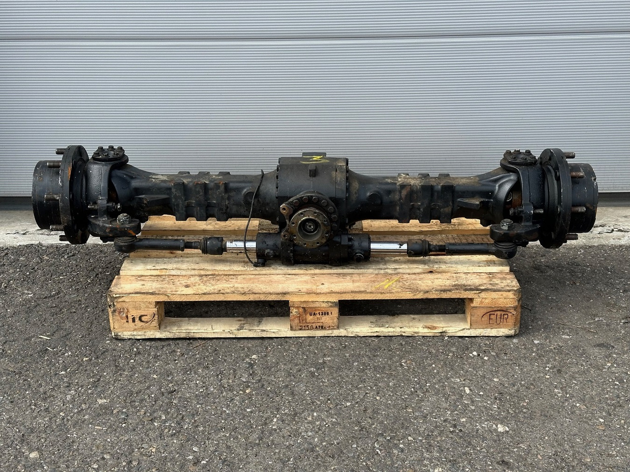 Dana Spicer Vorderachse-Planetenachse Typ:211/233-004. Kramer-Nr.1000304468. Ratio:1/13,714 #1000304468.03# - Axel och reservdelar för Lastare: bild 1 Dana Spicer Vorderachse-Planetenachse Typ:211/233-004. Kramer-Nr.1000304468. Ratio:1/13,714 #1000304468.03# - Axel och reservdelar för Lastare: bild 1