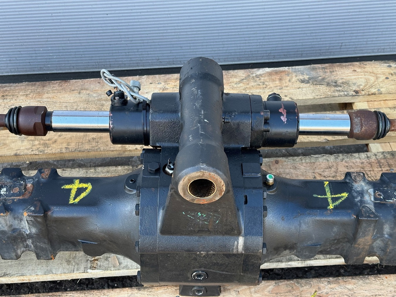 Axel och reservdelar för Lastare Dana Spicer Vorderachse-Planetenachse Typ:211/233-004.  Kramer-Nr.1000304468. Ratio:1/13,714  #1000304468.04#: bild 9