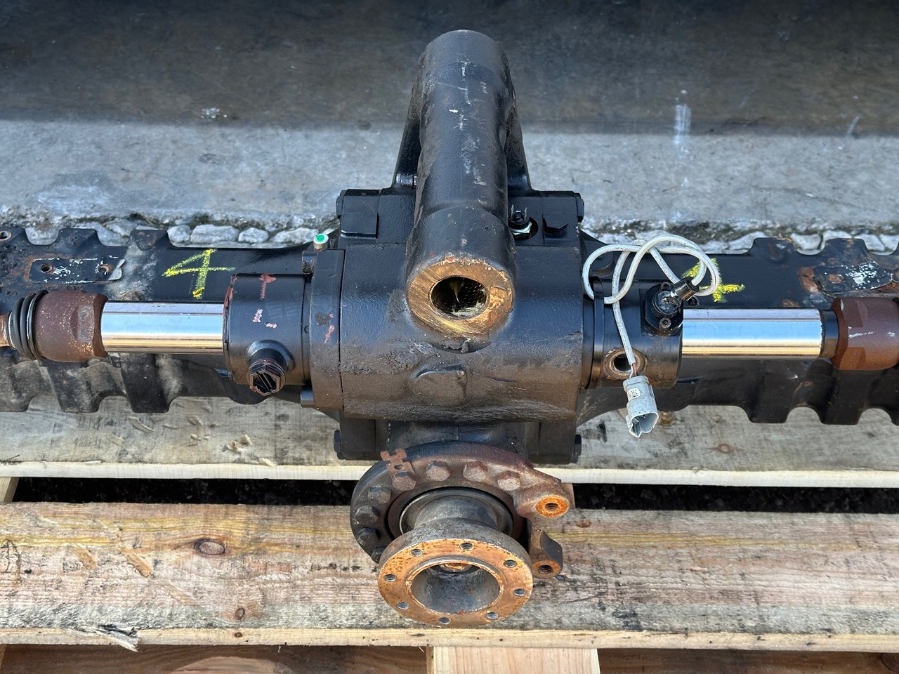 Axel och reservdelar för Lastare Dana Spicer Vorderachse-Planetenachse Typ:211/233-004.  Kramer-Nr.1000304468. Ratio:1/13,714  #1000304468.04#: bild 7