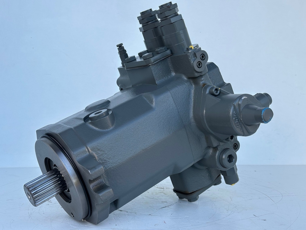 LIEBHERR - LINDE Original Hydromotor Typ:HMF75-02 2560 G 03 mit ID-Nr.10007106. A914 B-LI, A914 LI, A924 B-LI, A924 LI, MG15, MBG12, MG20, MFG10, BG12H #HYX293G00103# - Hydraulmotor för Grävmaskin på däck: bild 1 LIEBHERR - LINDE Original Hydromotor Typ:HMF75-02 2560 G 03 mit ID-Nr.10007106. A914 B-LI, A914 LI, A924 B-LI, A924 LI, MG15, MBG12, MG20, MFG10, BG12H #HYX293G00103# - Hydraulmotor för Grävmaskin på däck: bild 1