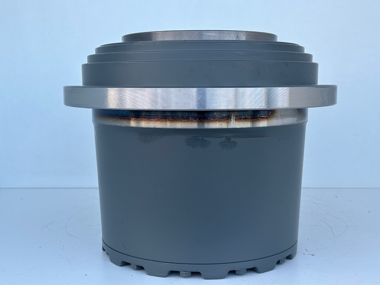 LIEBHERR Original Liebherr Fahrantrieb Typ:LPI0700 30S 0002 00 mit ID-Nr.12891035 – ID-Nr.12977341. R922-1487, R924-1677, R926 K-LC-1827, R926-1715. #12891035.545-01664# - Slutdrev för Bandgrävare: bild 2 LIEBHERR Original Liebherr Fahrantrieb Typ:LPI0700 30S 0002 00 mit ID-Nr.12891035 – ID-Nr.12977341. R922-1487, R924-1677, R926 K-LC-1827, R926-1715. #12891035.545-01664# - Slutdrev för Bandgrävare: bild 2