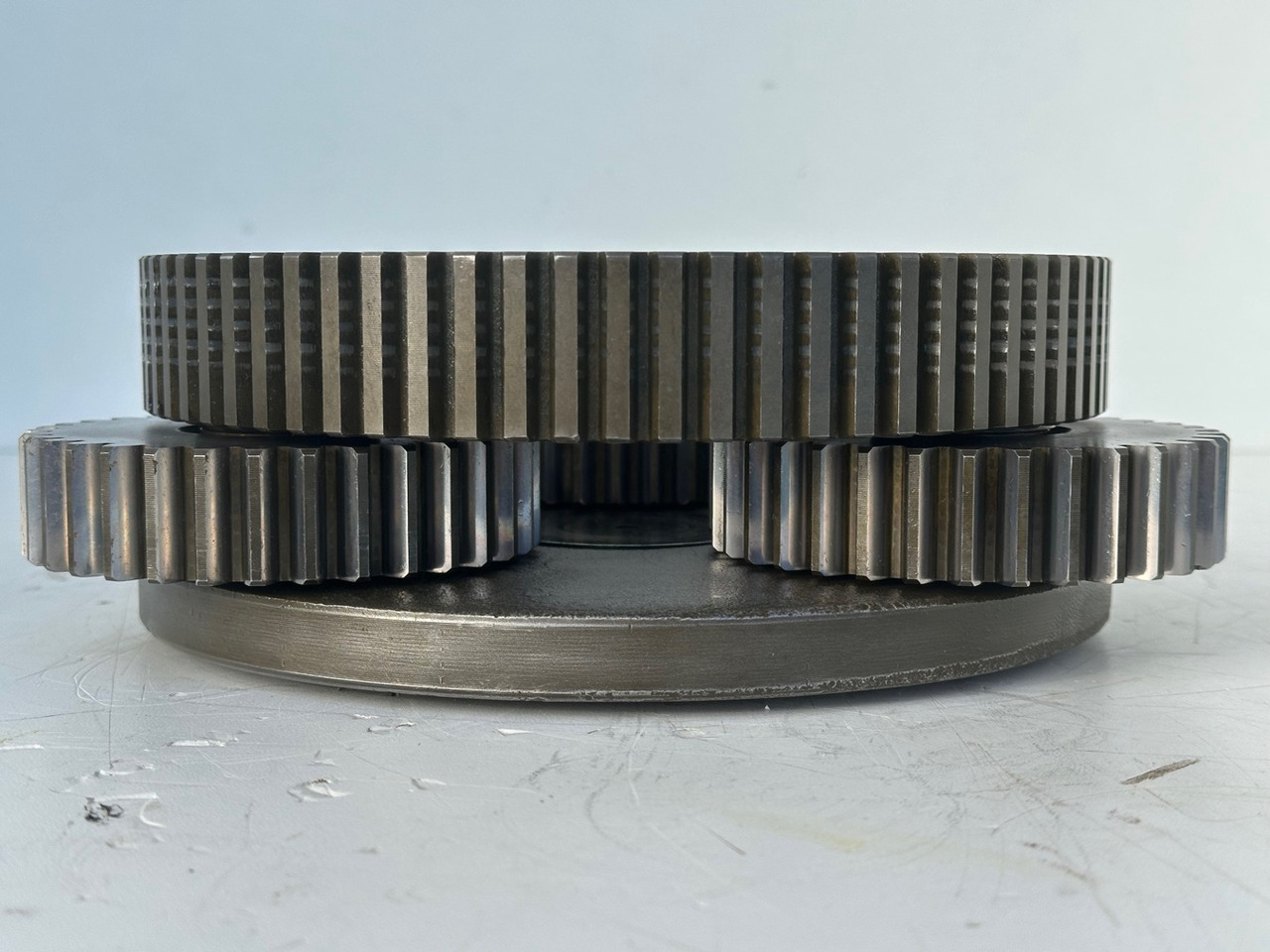 LIEBHERR Original Planetenträger ID-Nr.944171103 mit Planetenräder ID-Nr.944110603-ID-Nr.90201469 mit Lamellenträger ID-Nr.944112103. A900C,A944B,E942,LOS942,LOS944,P942,P944,R942,R944,R944B. #HRV# - Svängmotor för Grävmaskin: bild 3 LIEBHERR Original Planetenträger ID-Nr.944171103 mit Planetenräder ID-Nr.944110603-ID-Nr.90201469 mit Lamellenträger ID-Nr.944112103. A900C,A944B,E942,LOS942,LOS944,P942,P944,R942,R944,R944B. #HRV# - Svängmotor för Grävmaskin: bild 3