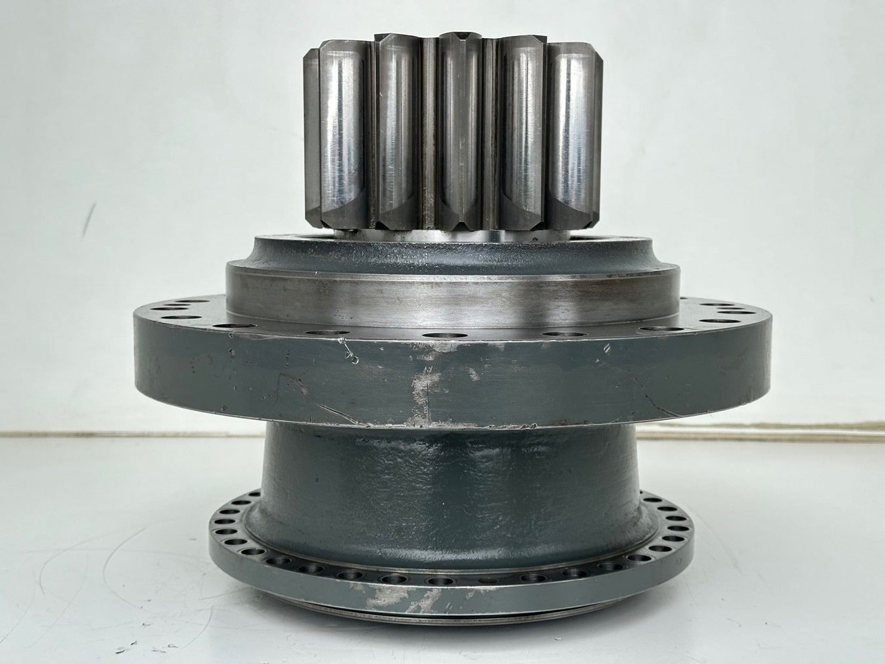 Liebherr Abtriebswellengehäuse ID-Nr.90013701 mit Abtriebswelle ID-Nr.90214087. SAT275A290. R922 LC-1486. R924 LC-1487. #0871#0876# - Transmission för Byggmaskiner: bild 4 Liebherr Abtriebswellengehäuse ID-Nr.90013701 mit Abtriebswelle ID-Nr.90214087. SAT275A290. R922 LC-1486. R924 LC-1487. #0871#0876# - Transmission för Byggmaskiner: bild 4