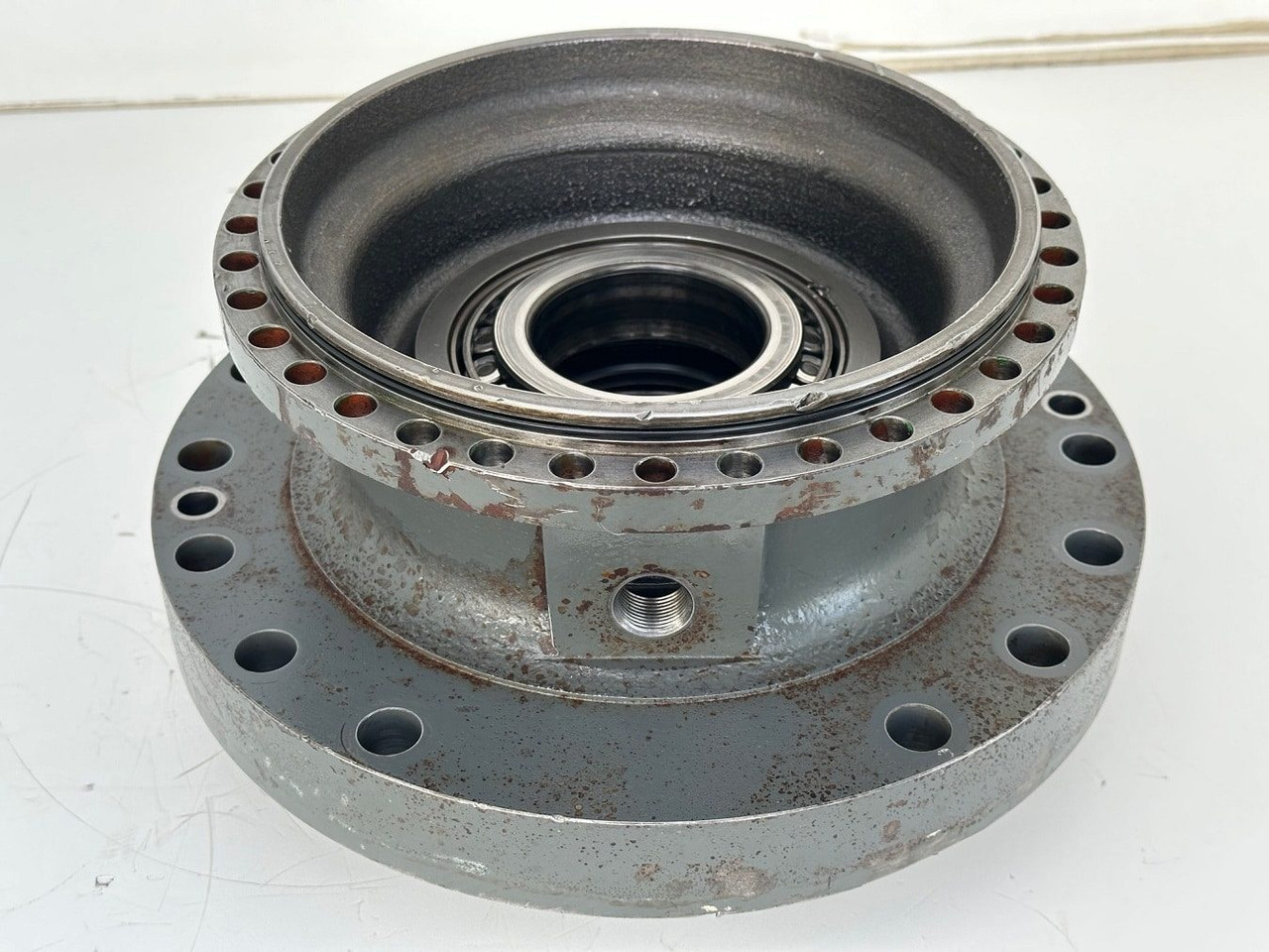 Liebherr Abtriebswellengehäuse ID-Nr.90015650 and Kegelrollenlager ID-Nr.761008503 and Kegelrollenlager ID-Nr.10195527. #BR.GE:10899#1777# - Svängmotor för Bandgrävare: bild 2 Liebherr Abtriebswellengehäuse ID-Nr.90015650 and Kegelrollenlager ID-Nr.761008503 and Kegelrollenlager ID-Nr.10195527. #BR.GE:10899#1777# - Svängmotor för Bandgrävare: bild 2