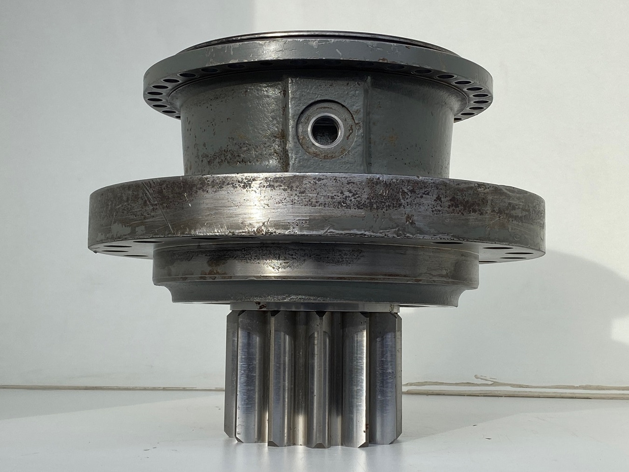 Liebherr Abtriebswellengehäuse ID-Nr.90018934 mit Abtriebswelle ID-Nr.90204999. SAT275/260 - SAT275/261 - SAT275/266 - SAT275/289. #1788#1730# - Växellåda för Byggmaskiner: bild 2 Liebherr Abtriebswellengehäuse ID-Nr.90018934 mit Abtriebswelle ID-Nr.90204999. SAT275/260 - SAT275/261 - SAT275/266 - SAT275/289. #1788#1730# - Växellåda för Byggmaskiner: bild 2