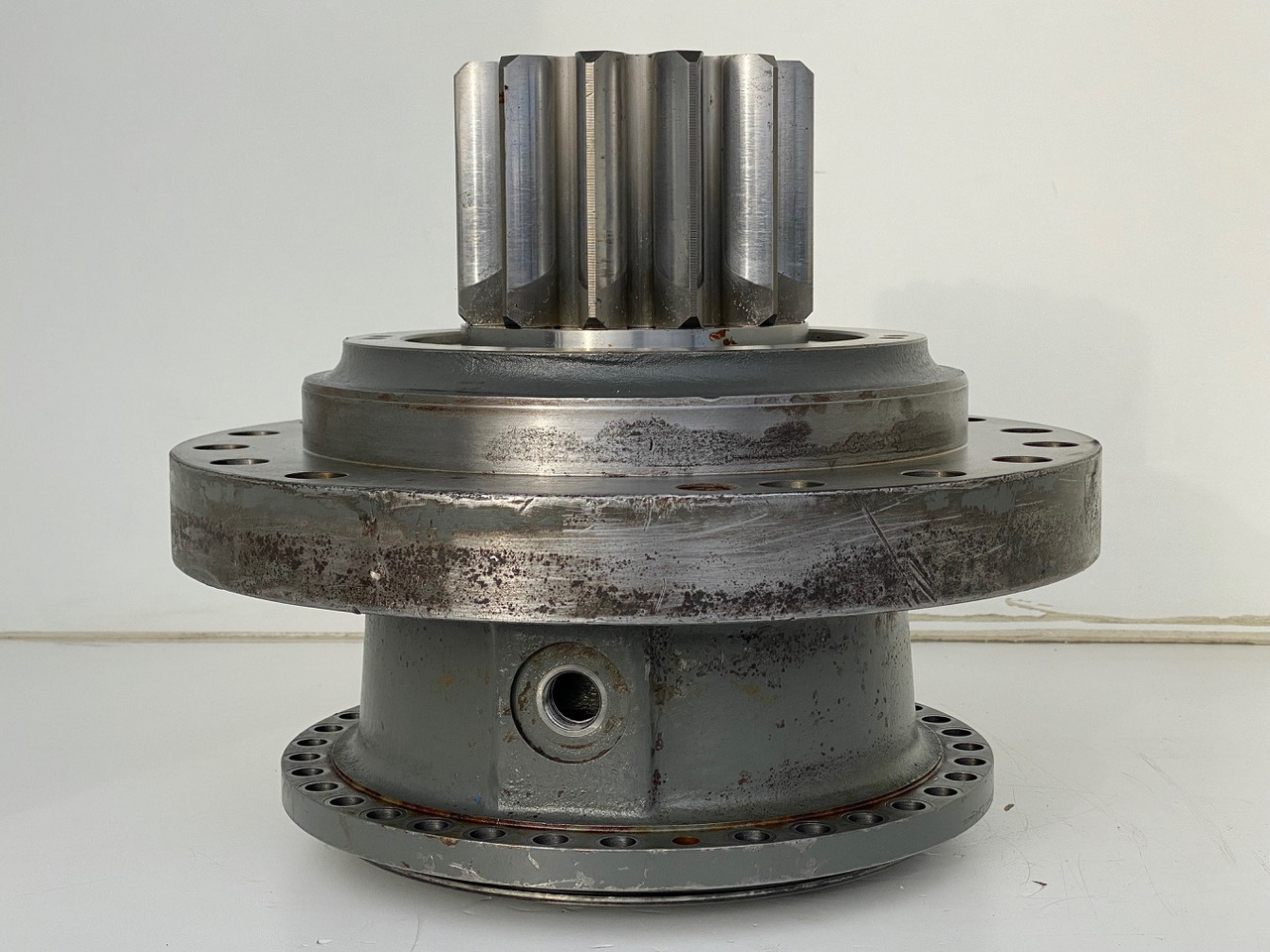 Liebherr Abtriebswellengehäuse ID-Nr.90018934 mit Abtriebswelle ID-Nr.90204999. SAT275/260 - SAT275/261 - SAT275/266 - SAT275/289. #1788#1730# - Växellåda för Byggmaskiner: bild 4 Liebherr Abtriebswellengehäuse ID-Nr.90018934 mit Abtriebswelle ID-Nr.90204999. SAT275/260 - SAT275/261 - SAT275/266 - SAT275/289. #1788#1730# - Växellåda för Byggmaskiner: bild 4