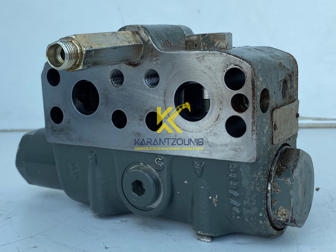 Liebherr Bremsventil ID-Nr.10471957. LOS914, LOS924, R902, R904, R912, R914, R922, R924, R924 COMP, R924 COMPA. #STM20.05## - Slutdrev för Bandgrävare: bild 5 Liebherr Bremsventil ID-Nr.10471957. LOS914, LOS924, R902, R904, R912, R914, R922, R924, R924 COMP, R924 COMPA. #STM20.05## - Slutdrev för Bandgrävare: bild 5