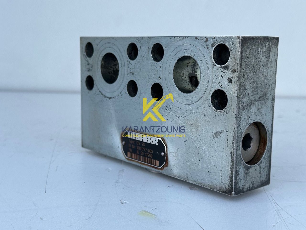 Liebherr Dämpfungsventil ID-Nr.10121777. P924 COMP, P926, R926, R916, R922, R924 COMP, R924, R926 COMP, R926, R930, R936, R946, R950 T, R960 T. #10121777.43199# - Svängmotor för Byggmaskiner: bild 1 Liebherr Dämpfungsventil ID-Nr.10121777. P924 COMP, P926, R926, R916, R922, R924 COMP, R924, R926 COMP, R926, R930, R936, R946, R950 T, R960 T. #10121777.43199# - Svängmotor för Byggmaskiner: bild 1