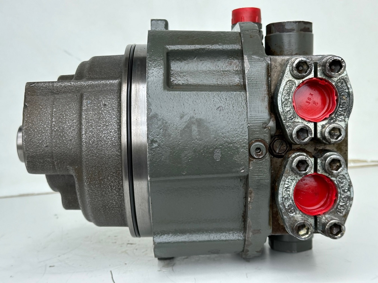 Liebherr Hydraulikeinbaumotor CMVE O 108. ID-Nr.10118562 - ID-Nr.10132610 - ID-Nr.10129048. LOS1916, LOS916, LOS926, R906, R916, R918, R920, R922, R924, R926COMP, R926, R936. #28313# - Hydraulmotor för Byggmaskiner: bild 5 Liebherr Hydraulikeinbaumotor CMVE O 108. ID-Nr.10118562 - ID-Nr.10132610 - ID-Nr.10129048. LOS1916, LOS916, LOS926, R906, R916, R918, R920, R922, R924, R926COMP, R926, R936. #28313# - Hydraulmotor för Byggmaskiner: bild 5