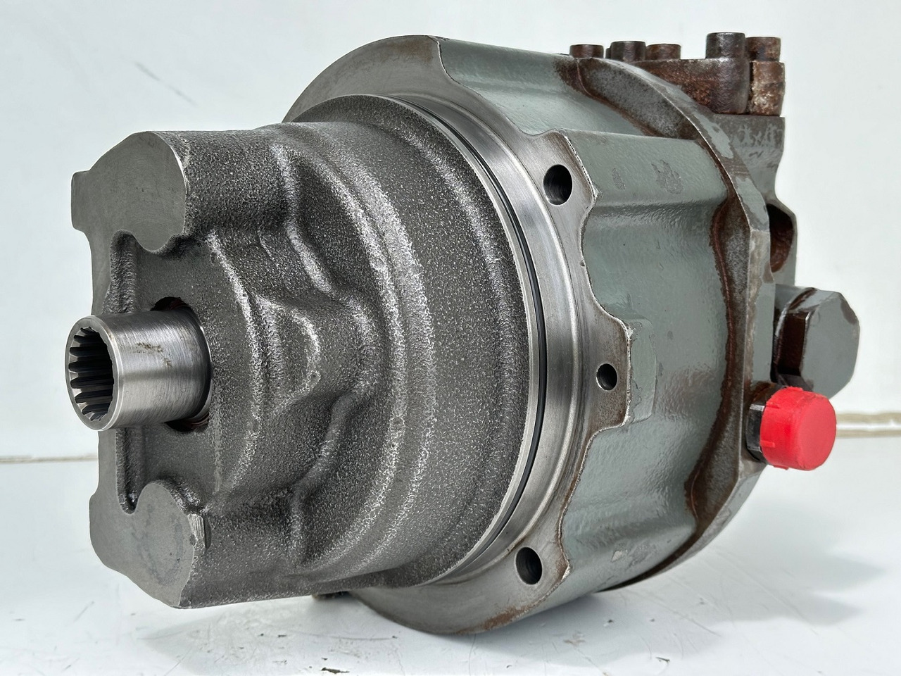 Liebherr Hydraulikeinbaumotor CMVE O 108. ID-Nr.10118562 - ID-Nr.10132610 - ID-Nr.10129048. LOS1916, LOS916, LOS926, R906, R916, R918, R920, R922, R924, R926COMP, R926, R936. #28314# - Hydraulmotor för Byggmaskiner: bild 2 Liebherr Hydraulikeinbaumotor CMVE O 108. ID-Nr.10118562 - ID-Nr.10132610 - ID-Nr.10129048. LOS1916, LOS916, LOS926, R906, R916, R918, R920, R922, R924, R926COMP, R926, R936. #28314# - Hydraulmotor för Byggmaskiner: bild 2