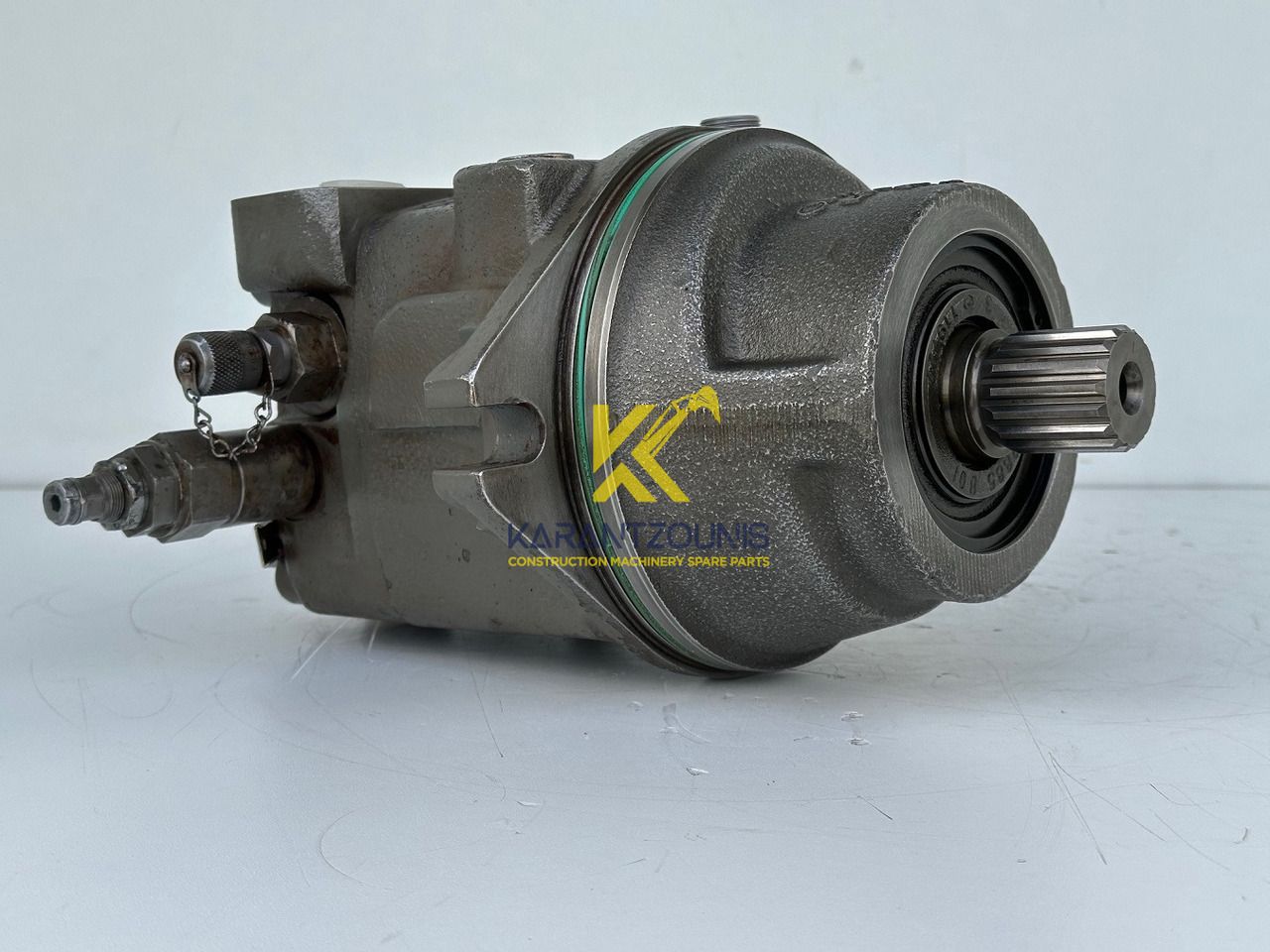 Liebherr Hydraulikeinbaumotor Typ:FMF058, ID-Nr.10122576 - ID-Nr.10145827 - ID-Nr.11371069. LOS1906, P924 COMP , R906, R906 PROTO, R916, R922, R924, R924 COMP, R926 COMP, R926 K LC. #11371069.08604# - Hydraulmotor för Bandgrävare: bild 2 Liebherr Hydraulikeinbaumotor Typ:FMF058, ID-Nr.10122576 - ID-Nr.10145827 - ID-Nr.11371069. LOS1906, P924 COMP , R906, R906 PROTO, R916, R922, R924, R924 COMP, R926 COMP, R926 K LC. #11371069.08604# - Hydraulmotor för Bandgrävare: bild 2