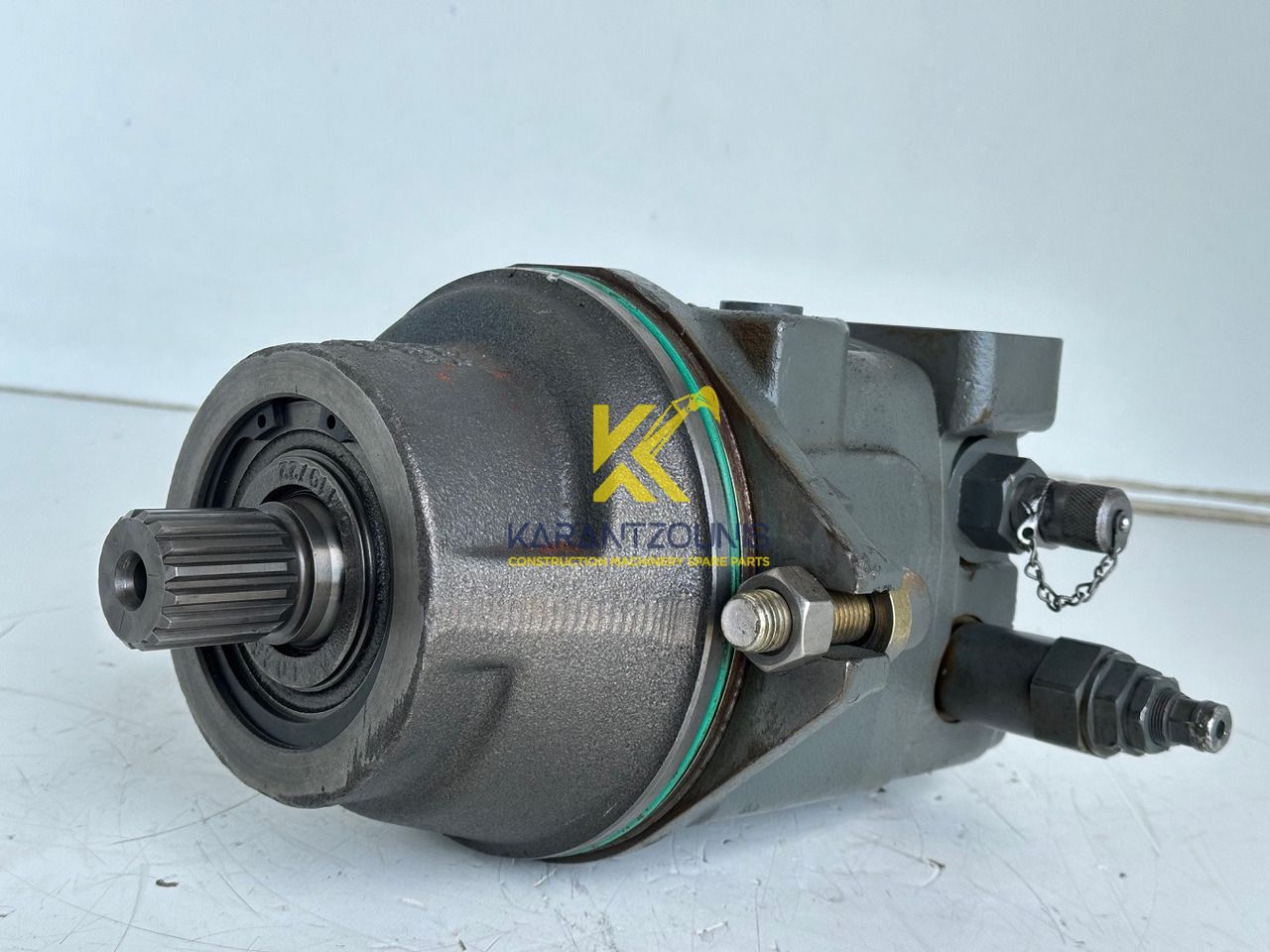Liebherr Hydraulikeinbaumotor Typ:FMF058, ID-Nr.10122576 - ID-Nr.10145827 - ID-Nr.11371069. LOS1906, P924 COMP , R906, R906 PROTO, R916, R922, R924, R924 COMP, R926 COMP, R926 K LC. #39780# - Hydraulmotor för Grävmaskin: bild 1 Liebherr Hydraulikeinbaumotor Typ:FMF058, ID-Nr.10122576 - ID-Nr.10145827 - ID-Nr.11371069. LOS1906, P924 COMP , R906, R906 PROTO, R916, R922, R924, R924 COMP, R926 COMP, R926 K LC. #39780# - Hydraulmotor för Grävmaskin: bild 1