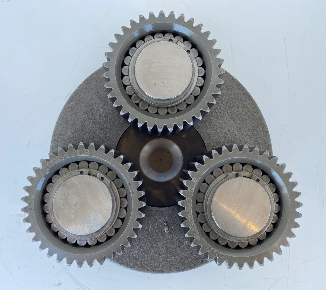 Liebherr Planetenträger ID-Nr.970559601 mit Planetenrad ID-Nr.944305703 - ID-Nr.90213986. A900,A904,A913 COMP,A914 COMP,A914,A916 COMP,A916,A918 COMP,A918,A920,A922 RAIL A924 RAIL,LH18,LH22,LH24,LH2 - Svängmotor för Byggmaskiner: bild 3 Liebherr Planetenträger ID-Nr.970559601 mit Planetenrad ID-Nr.944305703 - ID-Nr.90213986. A900,A904,A913 COMP,A914 COMP,A914,A916 COMP,A916,A918 COMP,A918,A920,A922 RAIL A924 RAIL,LH18,LH22,LH24,LH2 - Svängmotor för Byggmaskiner: bild 3