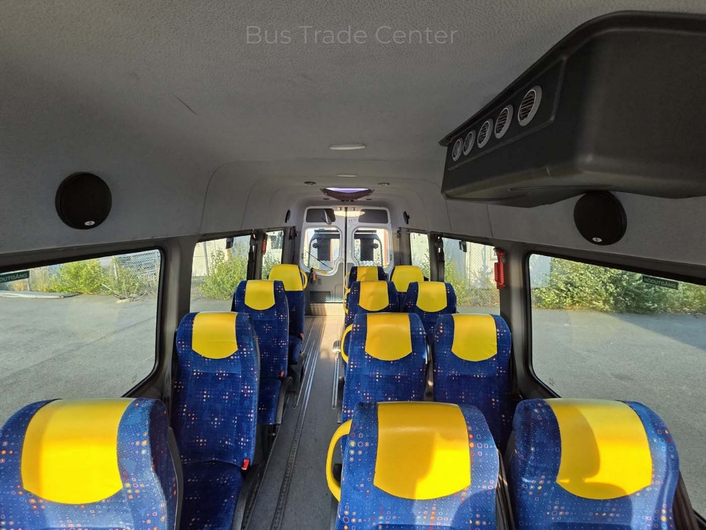 VOLKSWAGEN Crafter 50 LR // 3 units with lift - Minibuss, Persontransport: bild 3 VOLKSWAGEN Crafter 50 LR // 3 units with lift - Minibuss, Persontransport: bild 3