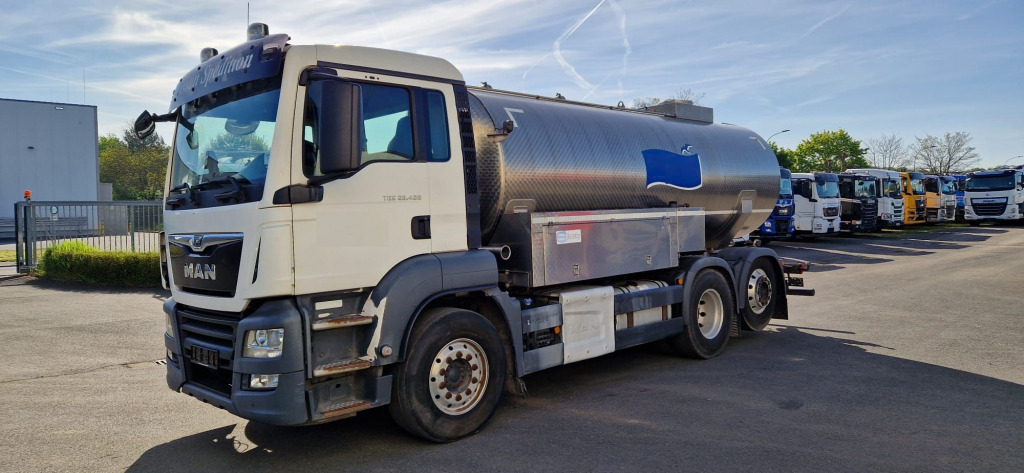 MAN TGS 26.420 6x2 (Nr. 6045) - Tankbil: bild 2 MAN TGS 26.420 6x2 (Nr. 6045) - Tankbil: bild 2