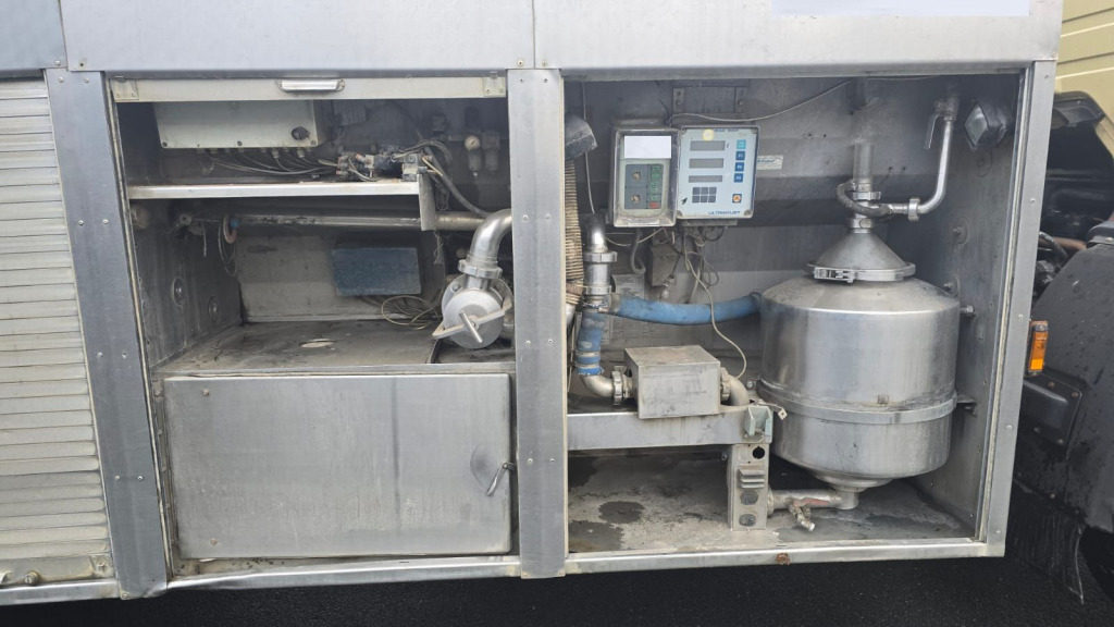 Mercedes Benz 1824 4x2 (Nr. 6217) - Tankbil: bild 2 Mercedes Benz 1824 4x2 (Nr. 6217) - Tankbil: bild 2