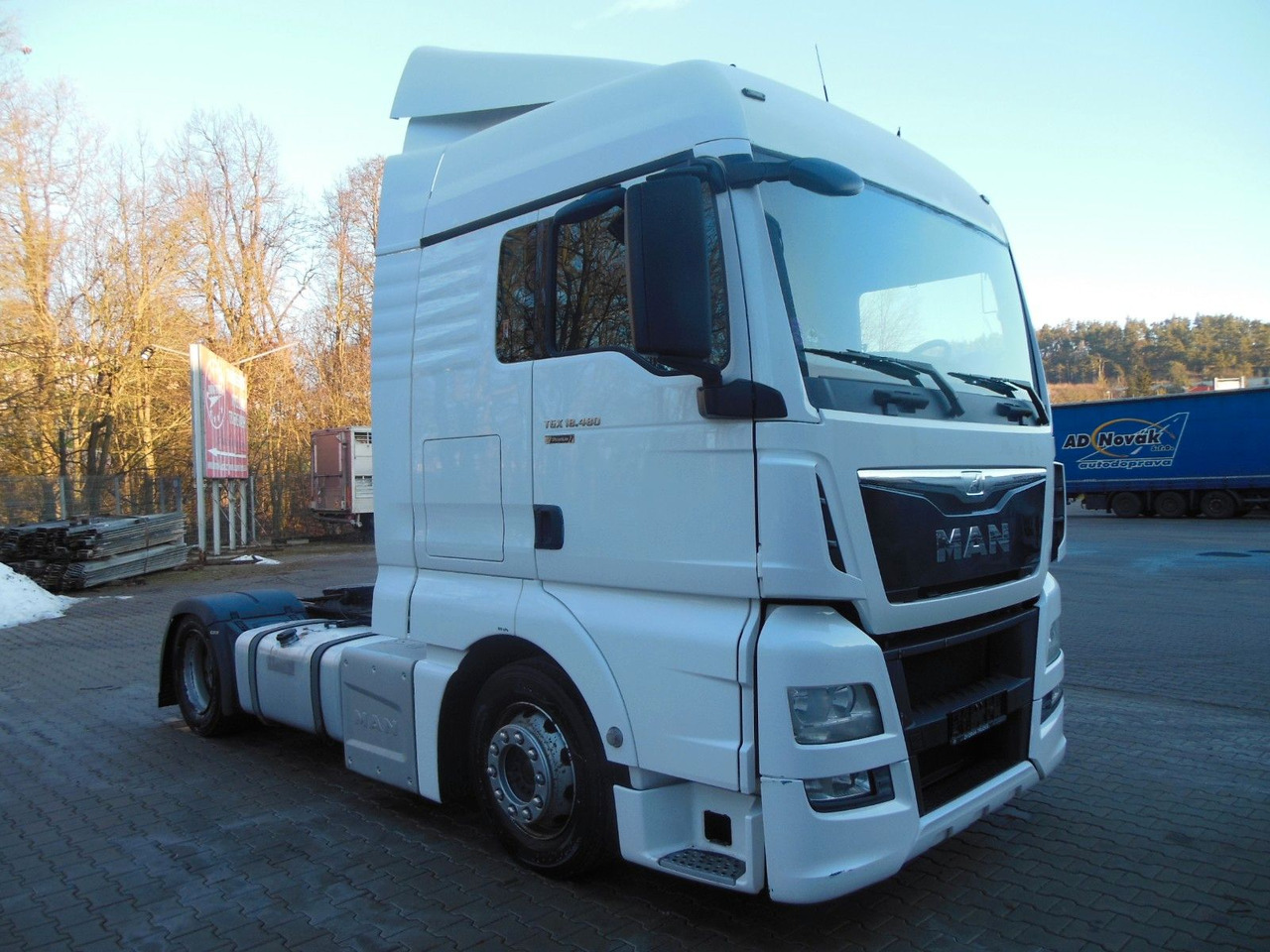 MAN TGX 18.480 LLS-U, LOWDECK + KRONE MEGA MAN TGX 18.480 LLS-U, LOWDECK - Dragbil: bild 2 MAN TGX 18.480 LLS-U, LOWDECK + KRONE MEGA MAN TGX 18.480 LLS-U, LOWDECK - Dragbil: bild 2